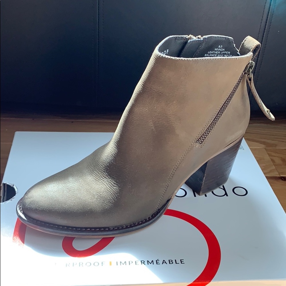 Blondo Booties (Taupe) - like new!